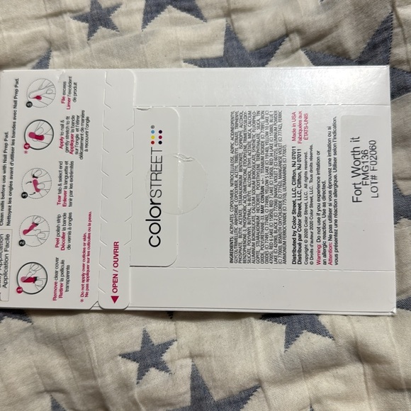 Color Street nail polish strips set includes 16 double-ended nail strips. - Picture 2 of 4